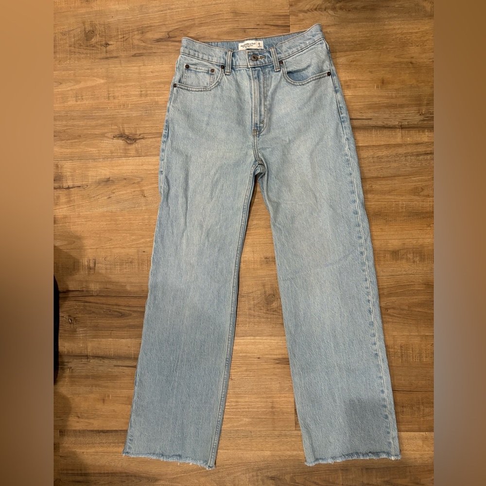 Abercrombie & Fitch Light Blue The 90’s Relaxed High Rise Jeans